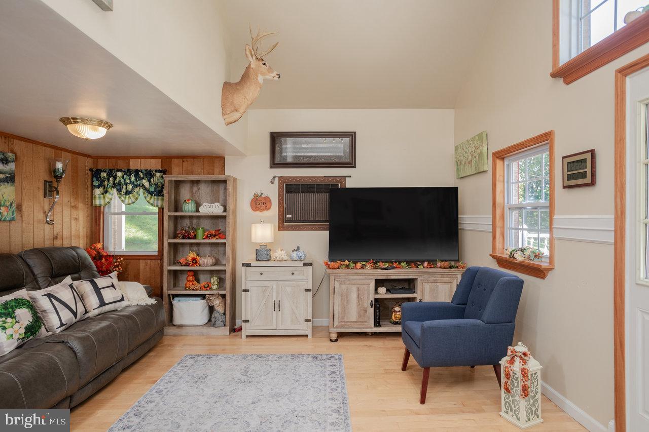 HELMS MOUNTAIN - Residential