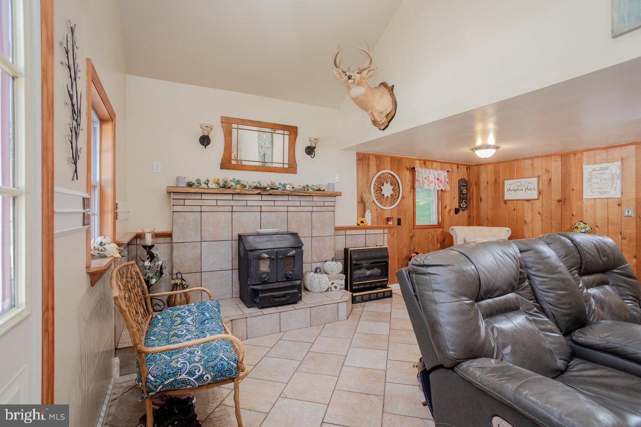 HELMS MOUNTAIN - Residential