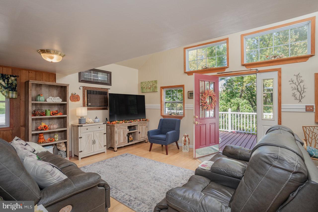HELMS MOUNTAIN - Residential