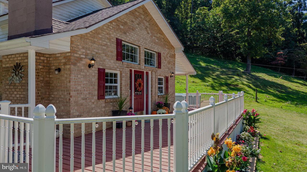 HELMS MOUNTAIN - Residential