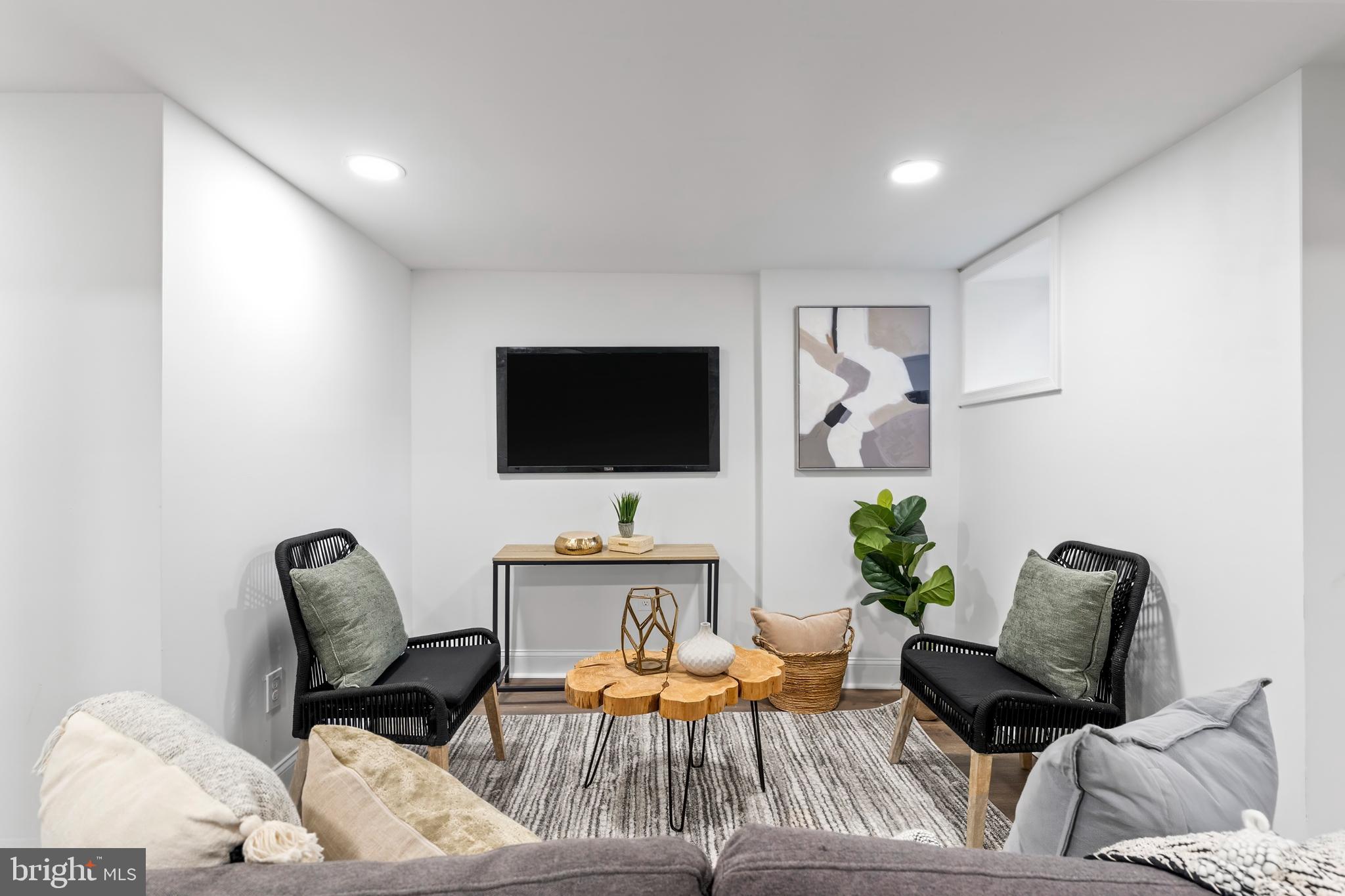 MONDAWMIN - Residential