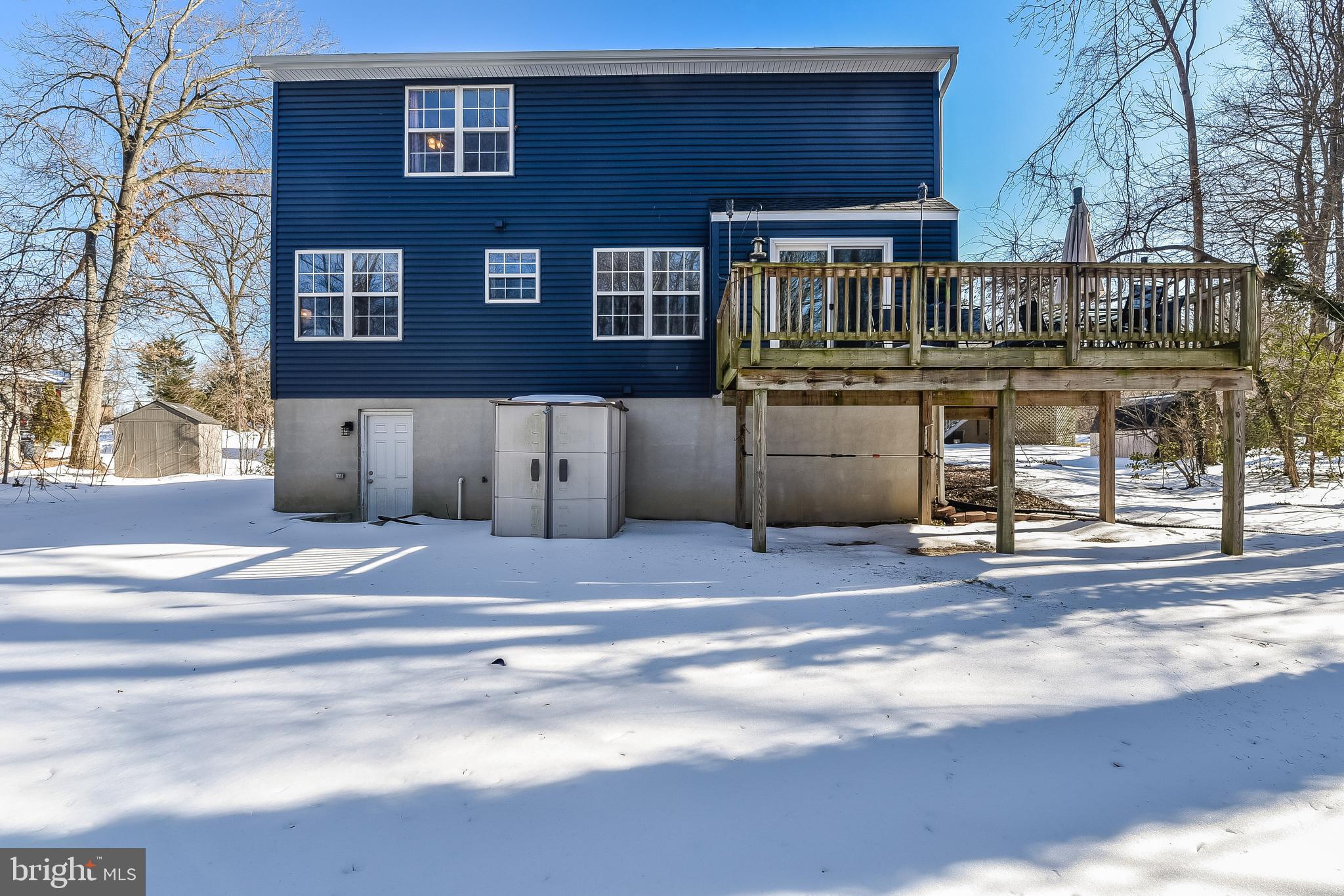 8122 MOUNTAIN VIEW CIRCLE