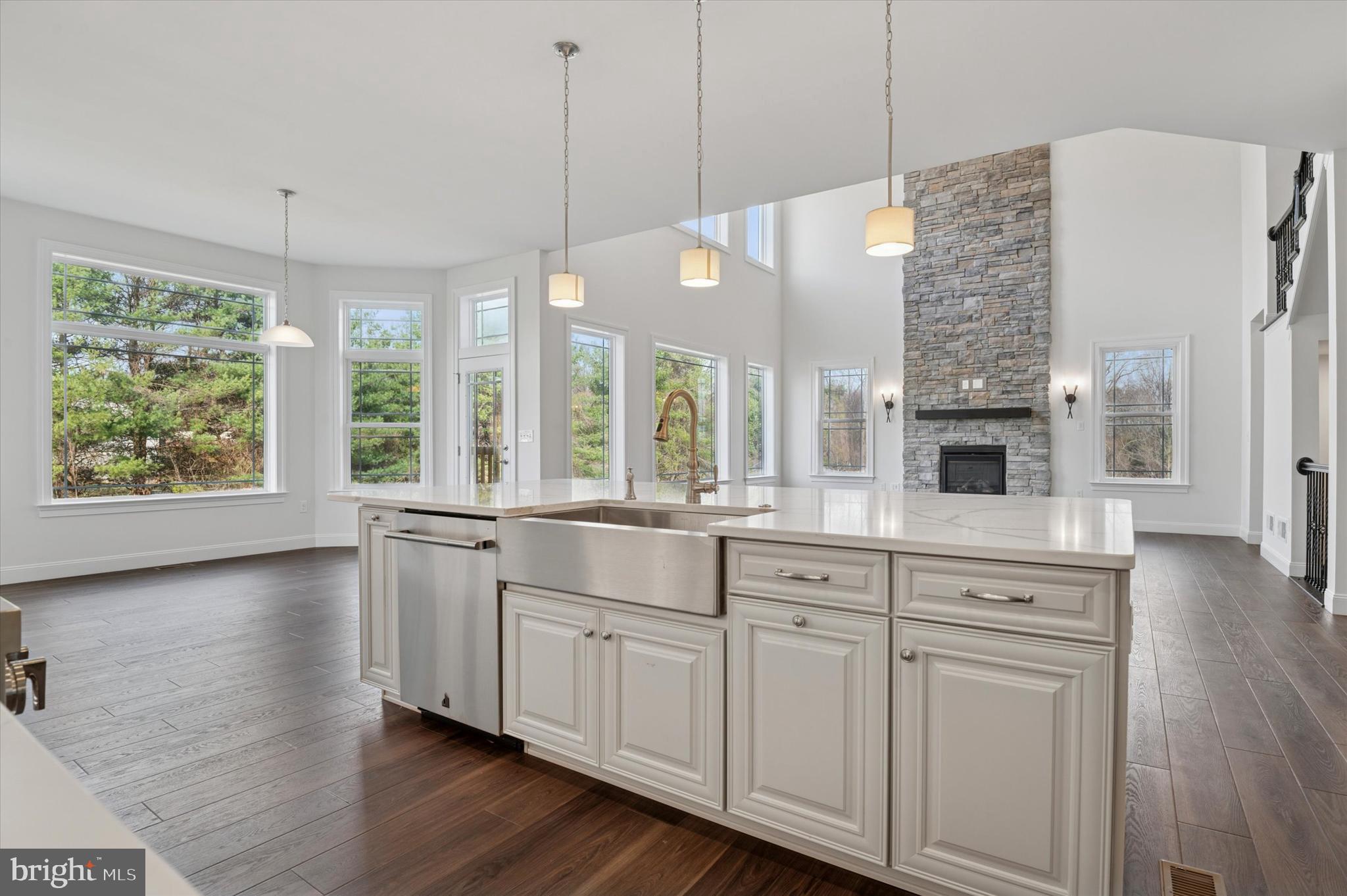 LEXINGTON POINTE - Residential