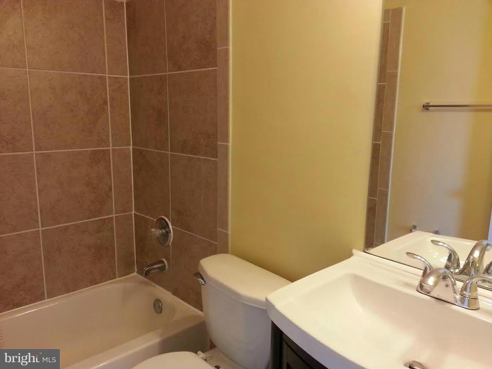 APPLEGATE CONDO - Residential