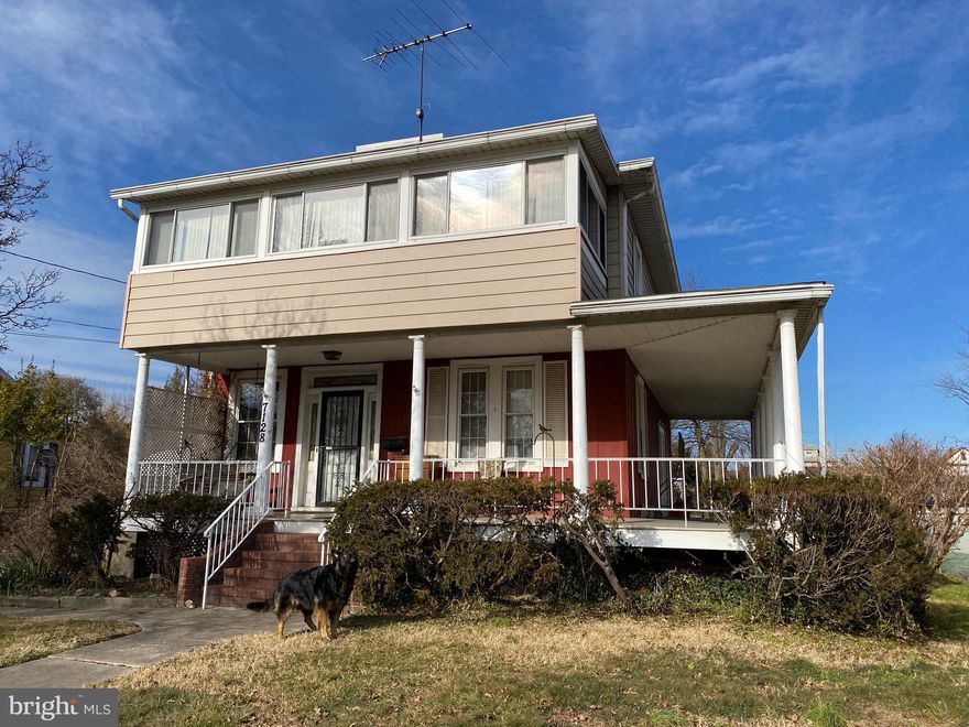 Great home looking for a new owner! Lots of space inside and out! Fantastic lot ready for your family and friends!