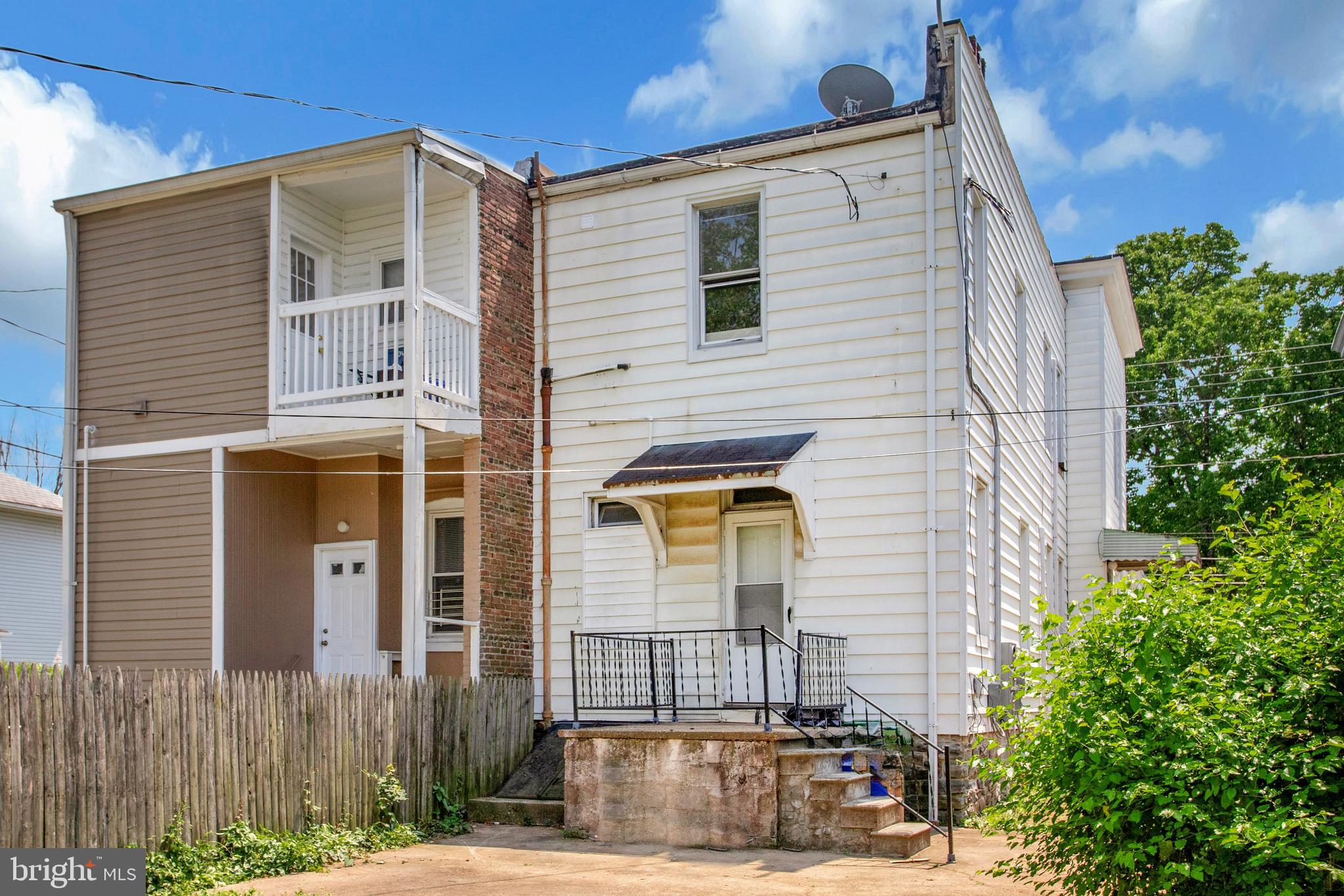 1003 WALNUT AVENUE
