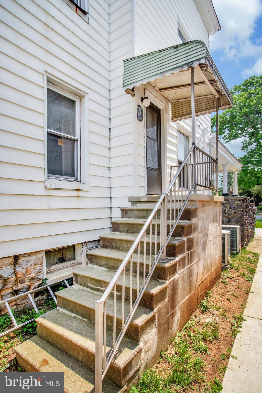 1003 WALNUT AVENUE
