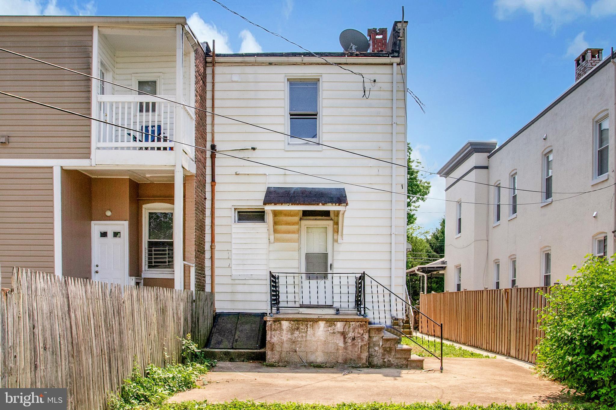 1003 WALNUT AVENUE