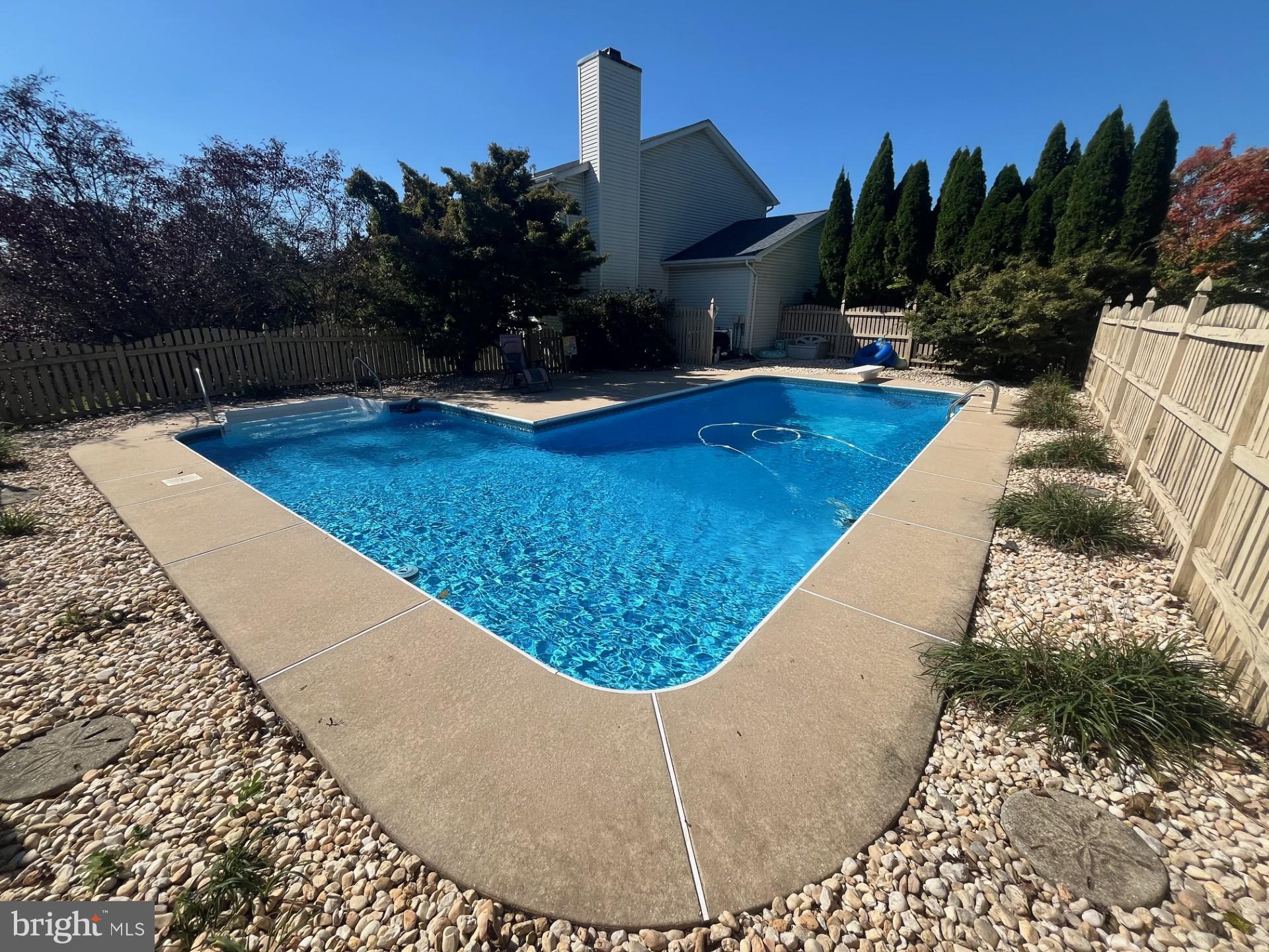 LARASH MANOR - Residential