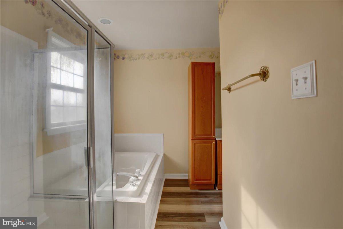 LARASH MANOR - Residential