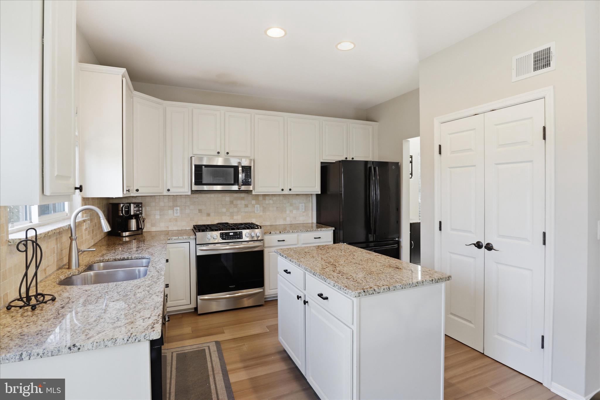 BROADLANDS - Residential