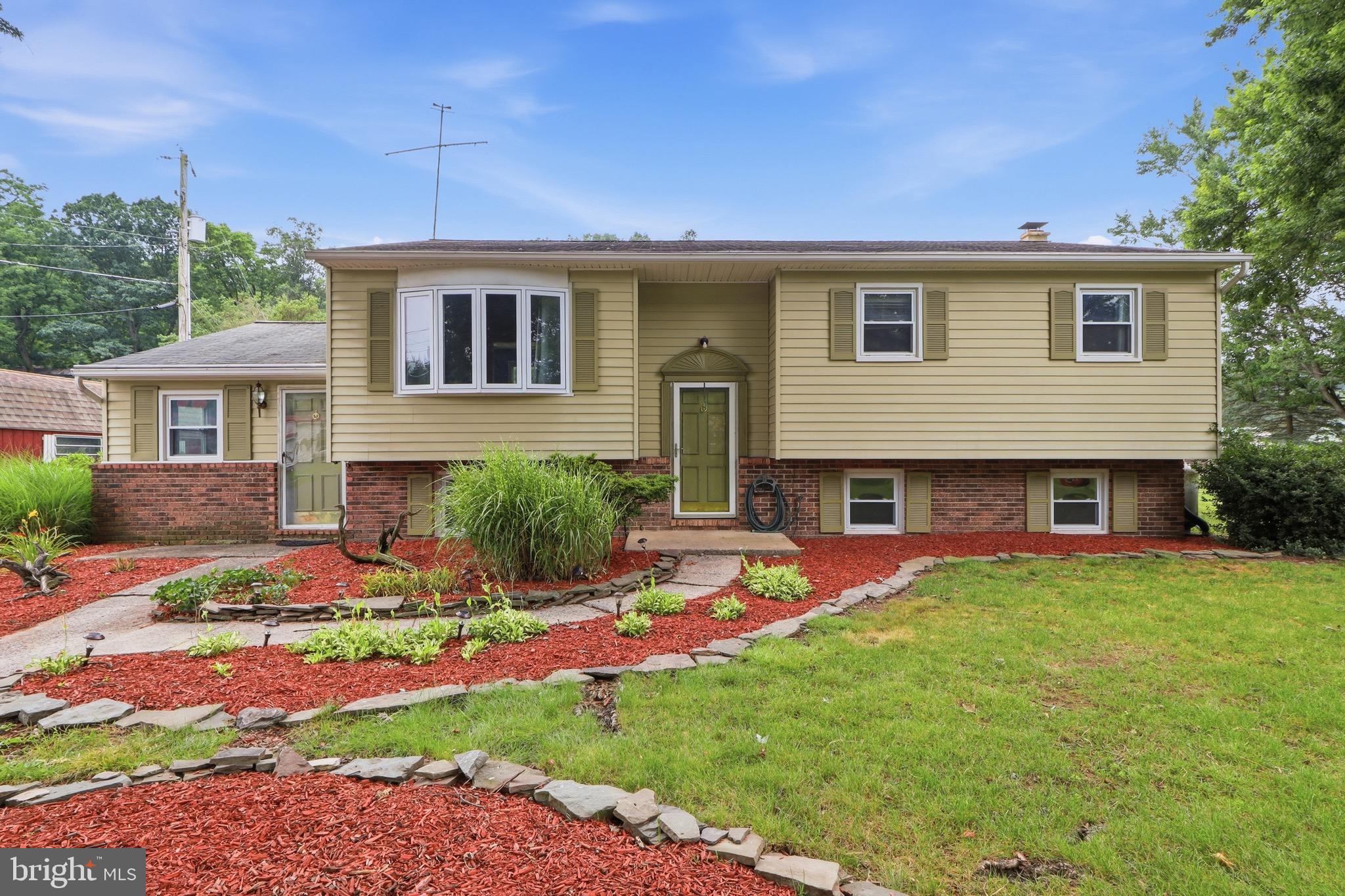 1123 YORK ROAD