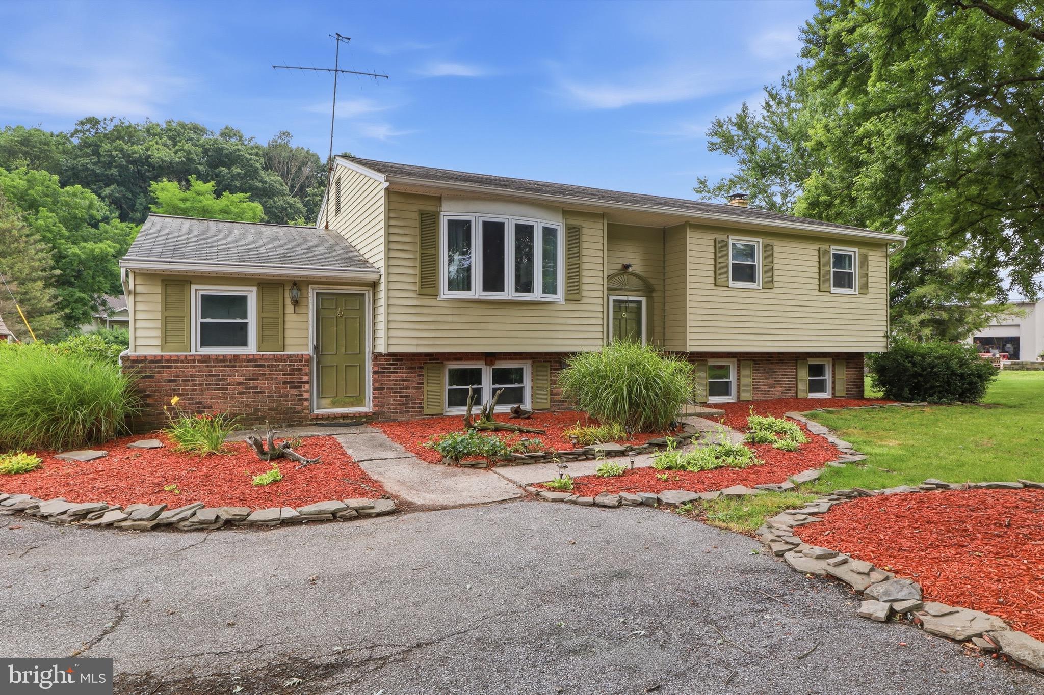 1123 YORK ROAD