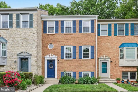 Photo of 11358 Cromwell Court, WOODBRIDGE, VA 22192 (MLS # VAPW2121094)