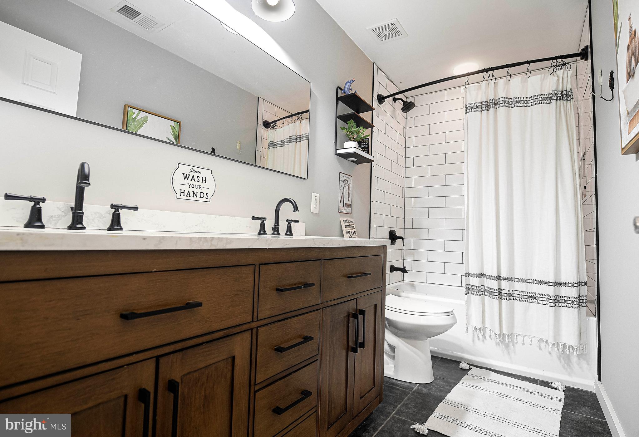 CENTENNIAL OAKS - Residential