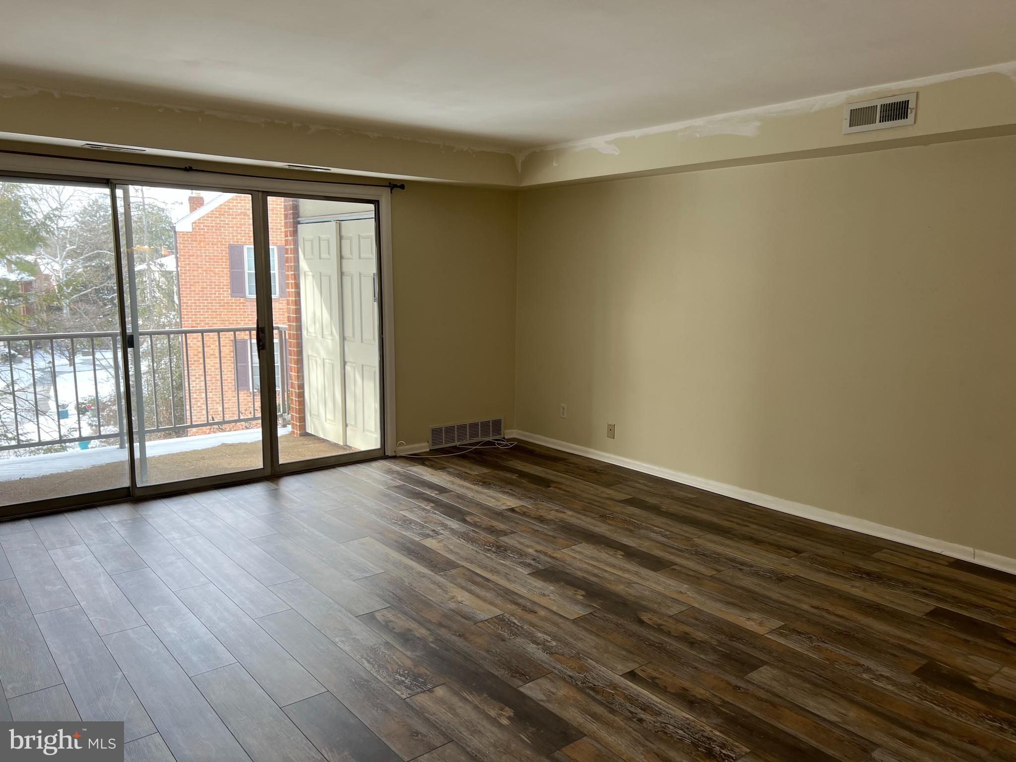 GLENHARDIE - Residential Lease