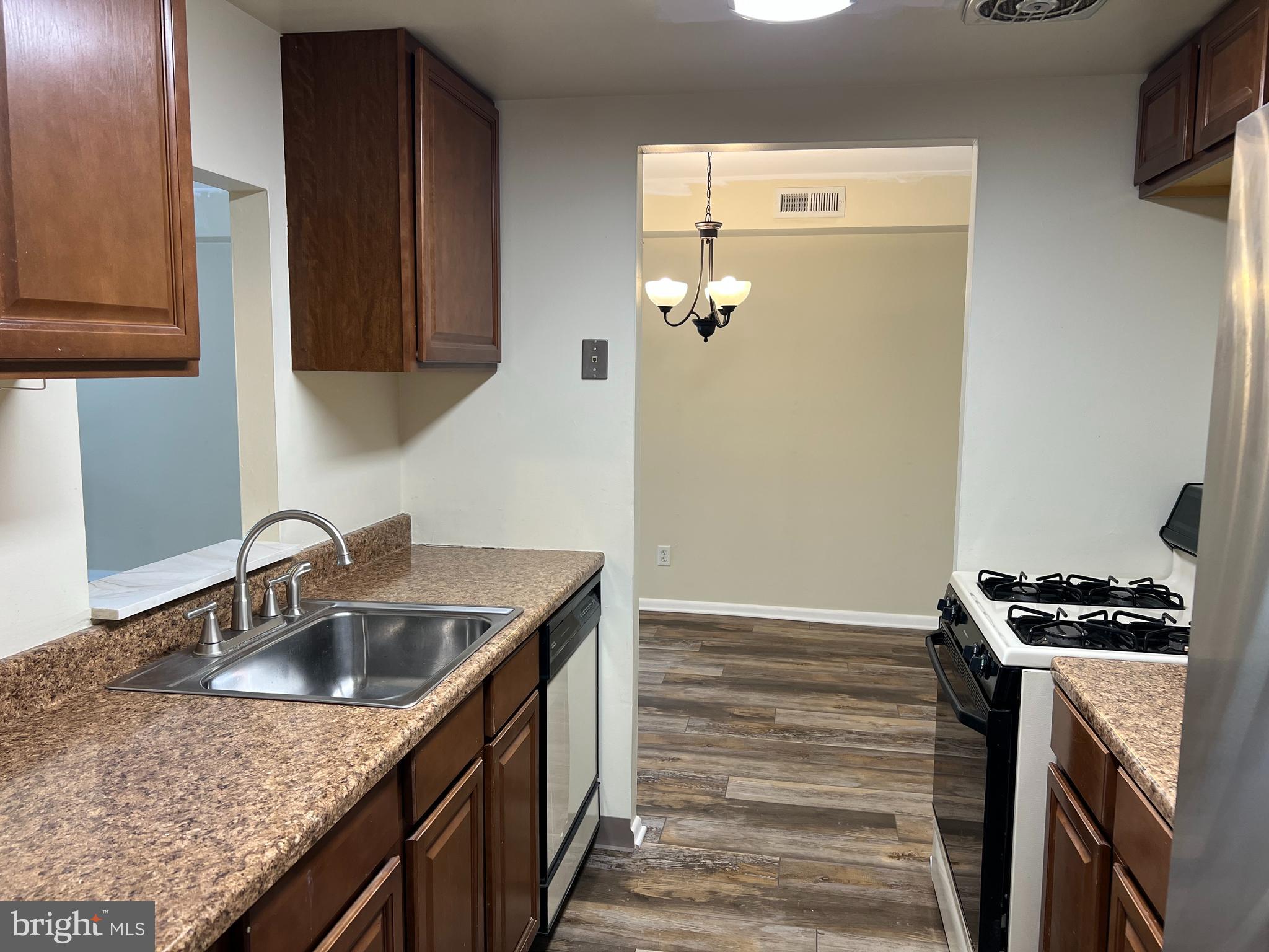 GLENHARDIE - Residential Lease