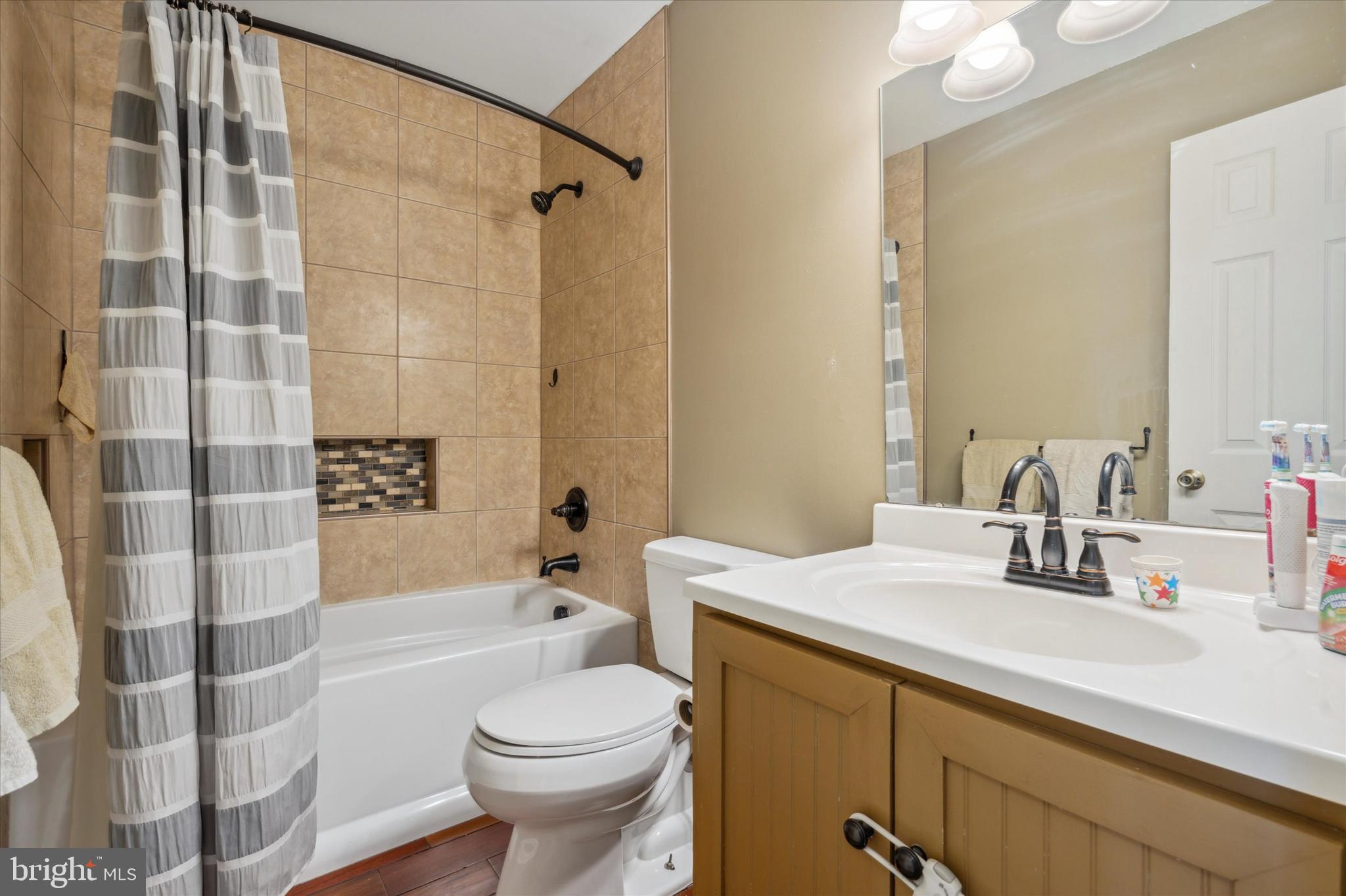 VICTORIA CROSSING - Residential