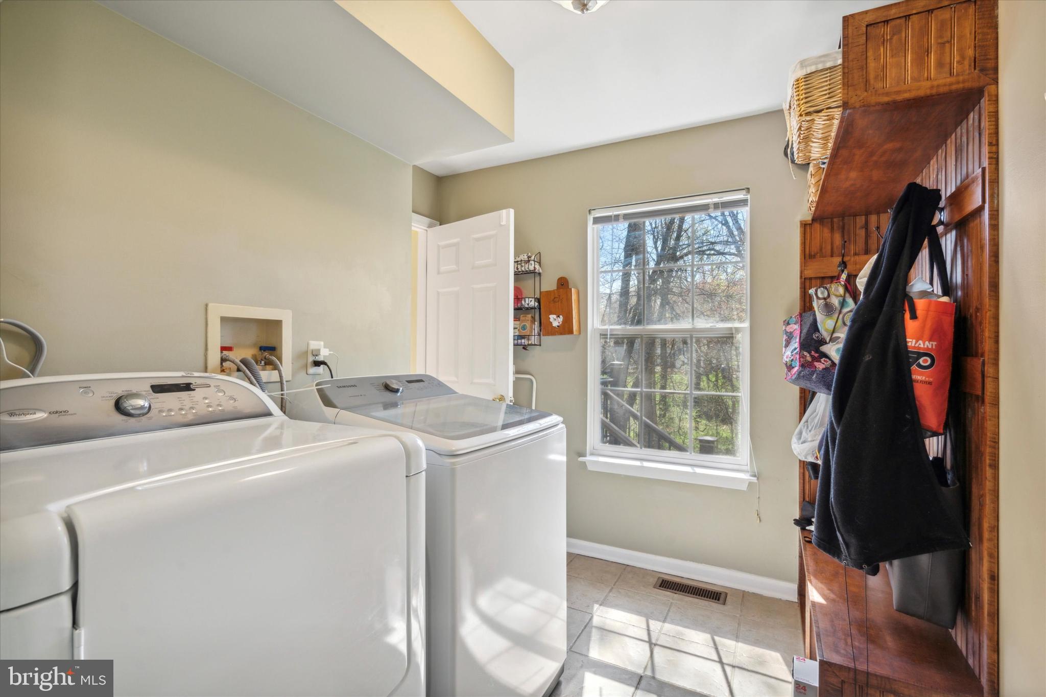 VICTORIA CROSSING - Residential