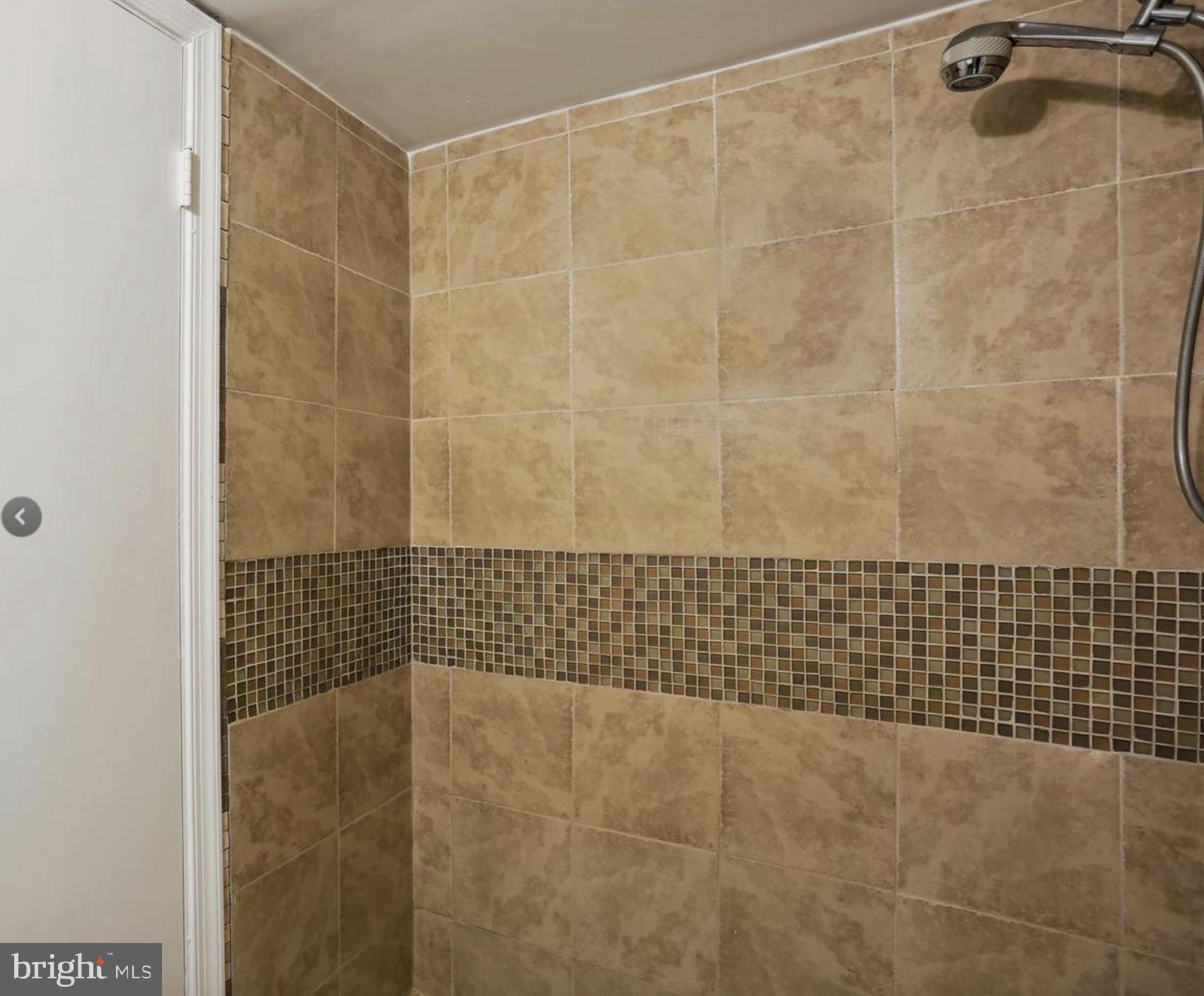 DIAMOND FARM - Residential Lease