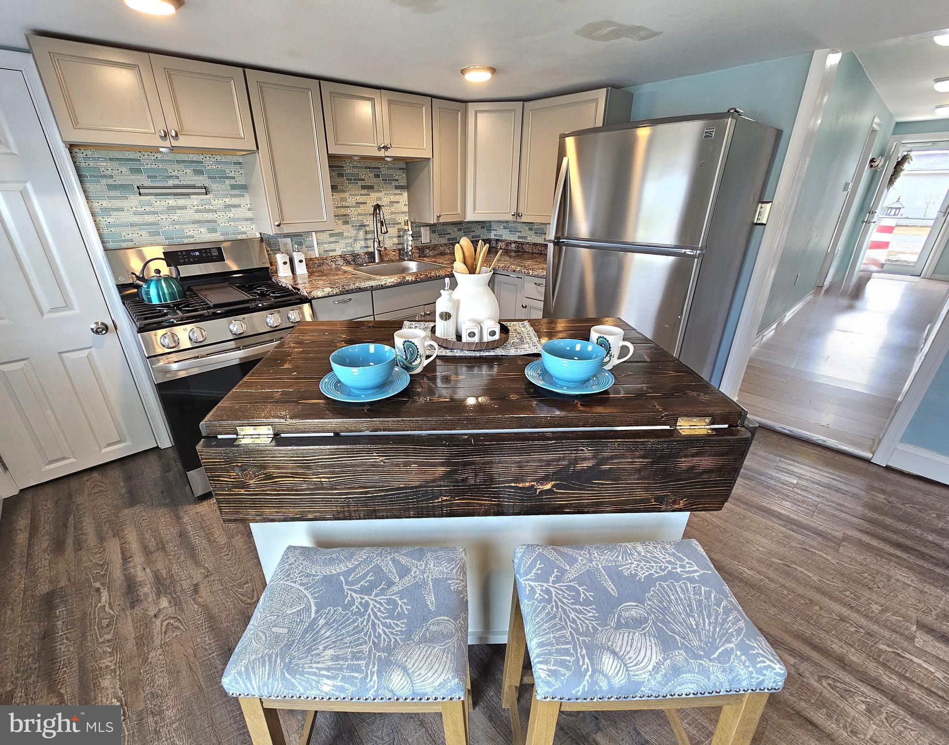 CRYSTAL BEACH MANOR - Residential