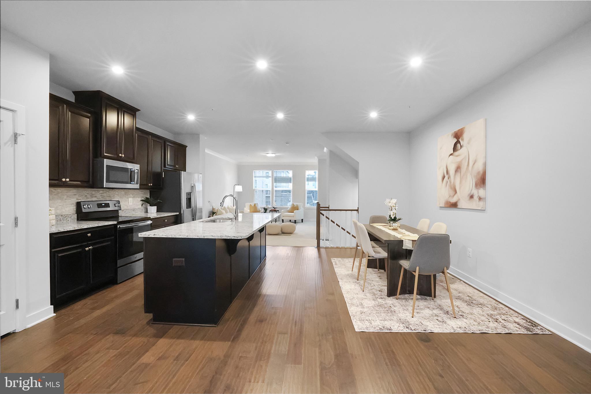 VILLAGE OF TOWNE SQUARE - Residential