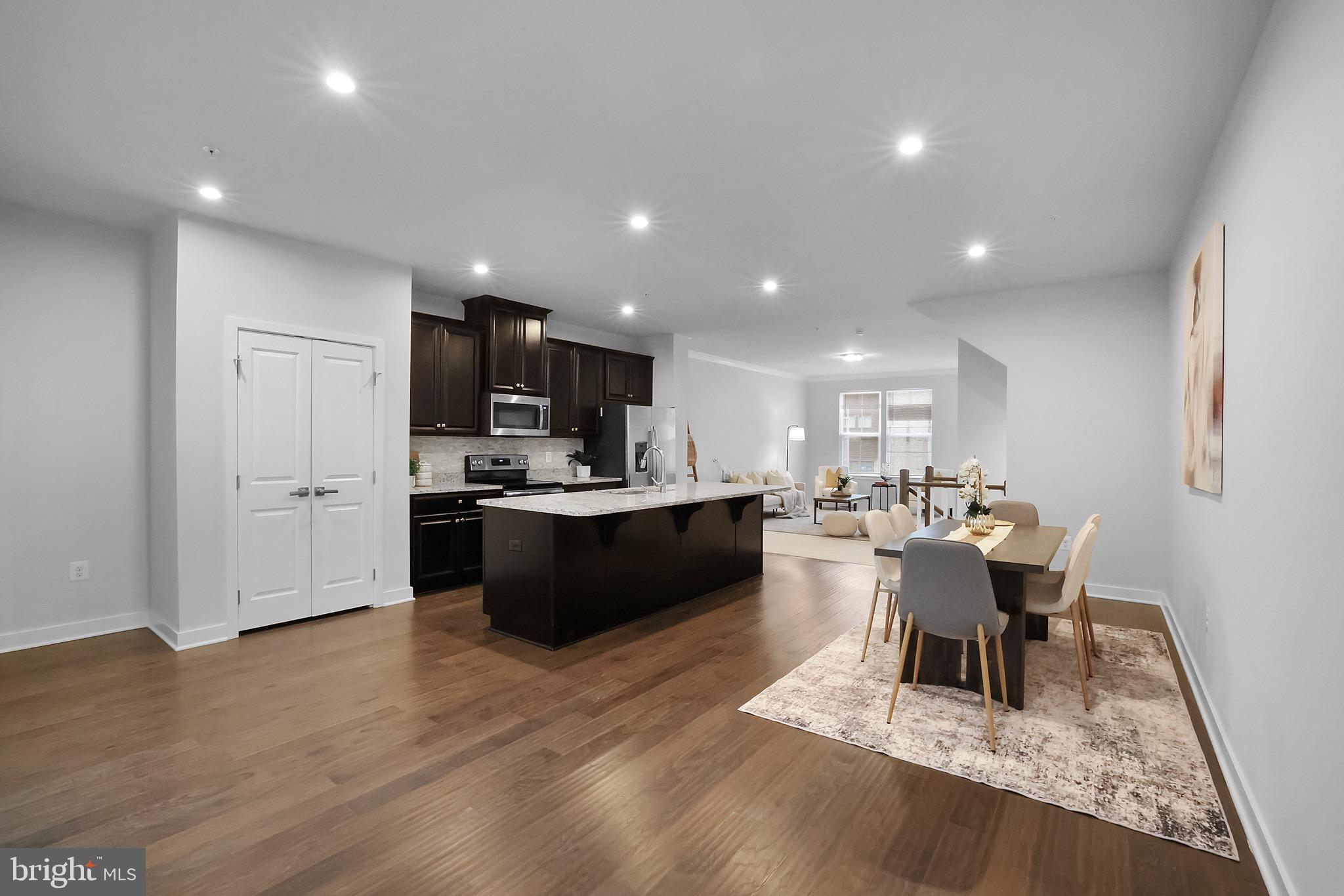 VILLAGE OF TOWNE SQUARE - Residential