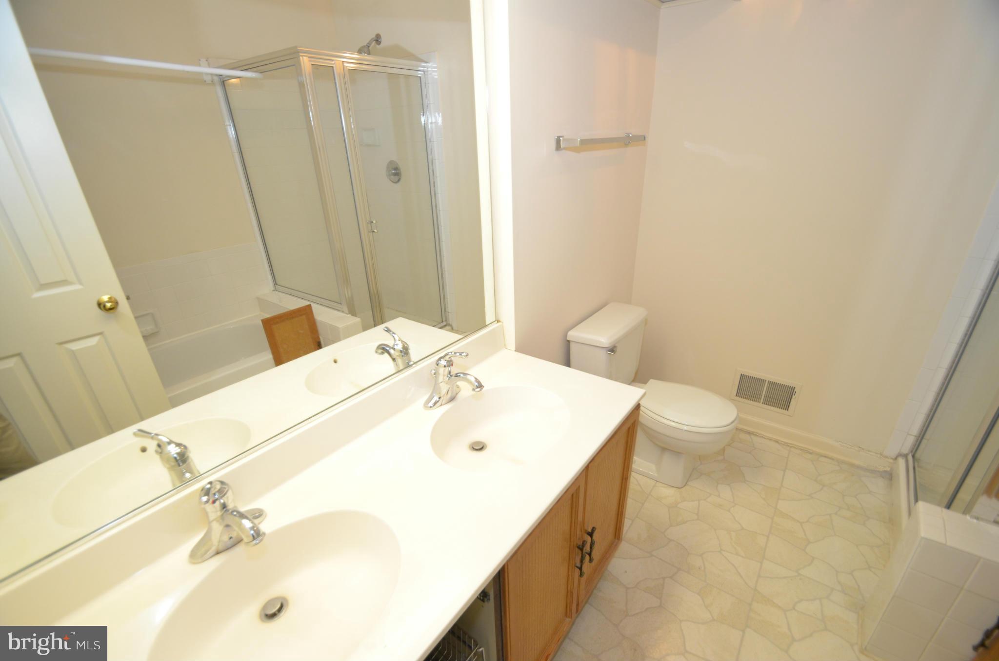 KINGSTOWNE - Residential Lease