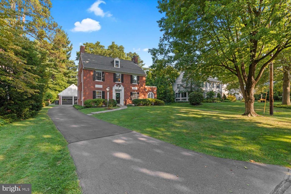 Photo of 585 N SCHOOL LN, LANCASTER, PA 17603 (MLS # PALA2032320)