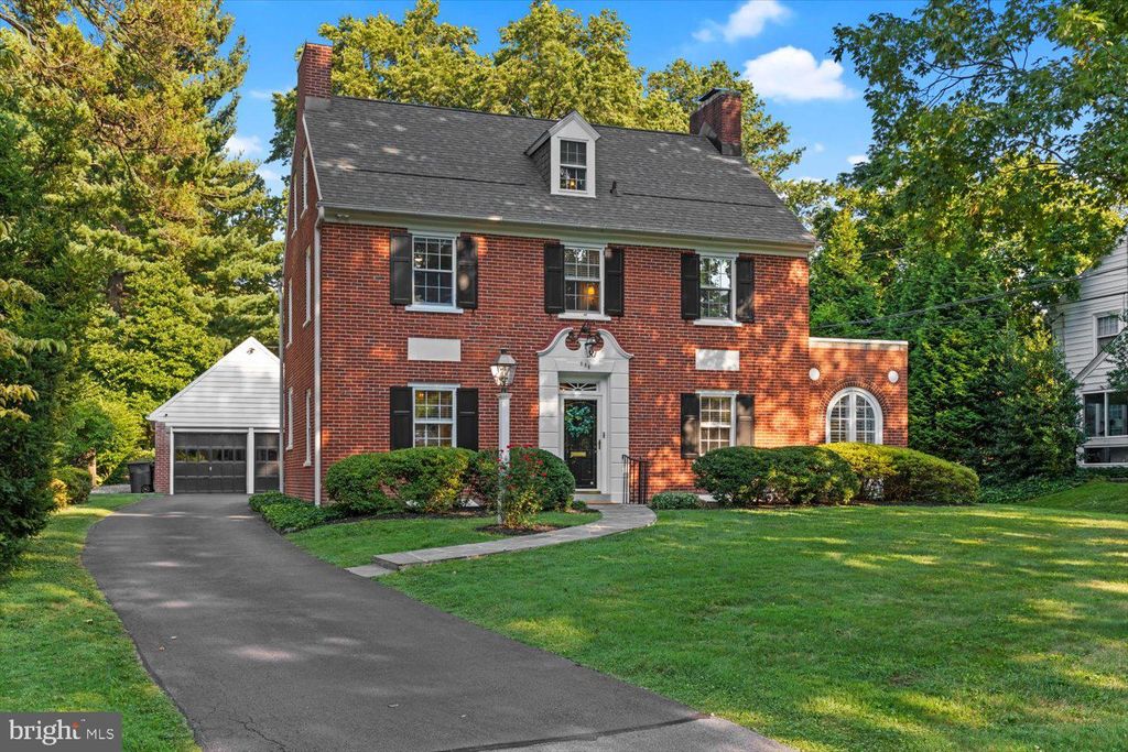 Photo of 585 N SCHOOL LN, LANCASTER, PA 17603 (MLS # PALA2032320)