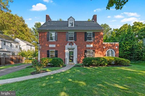 Photo of 585 N SCHOOL LN, LANCASTER, PA 17603 (MLS # PALA2032320)