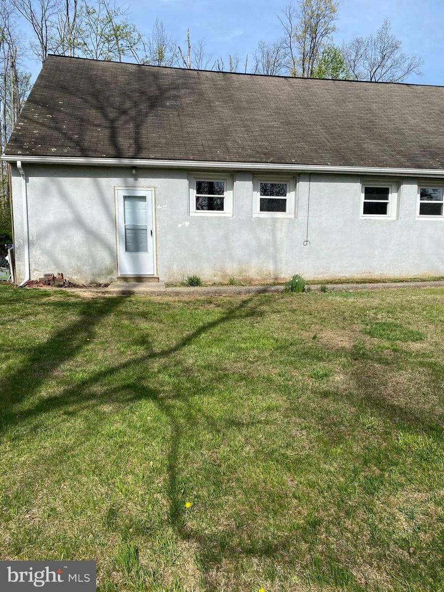 Country Setting, Spacious 1 bedroom, 1 bath, Ranch style half twin, available! Freshly painted, new carpet, new vinyl flooring, nice large eat-in kitchen with loads of cabinets and counter space, plenty of parking; laundry hook up available in utility/laundry room (private).  Unit available is the back half known as Unit B. (2 in total) 1st Month, Last Month, & Security Deposit Due with Certified checks at Lease Signing. 
Absolutely NO PETS!! All applicants must have Secure Employment, Great Credit and Clean Background check are a must.   ***All applications must go through RentSpree: https://apply.link/srI0rt4***