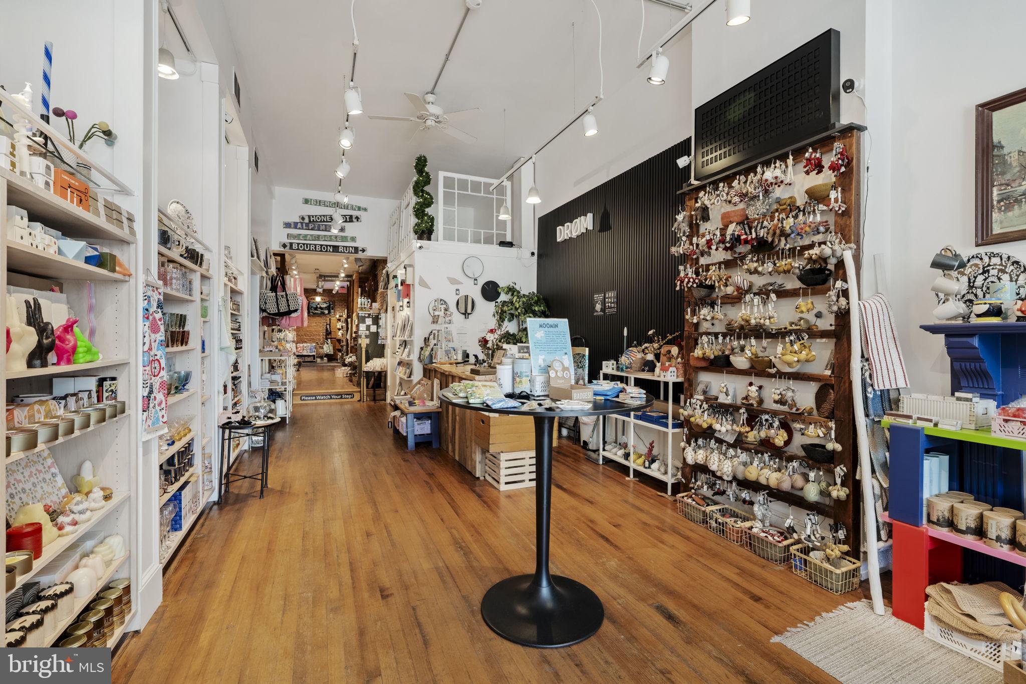 305 N QUEEN STREET