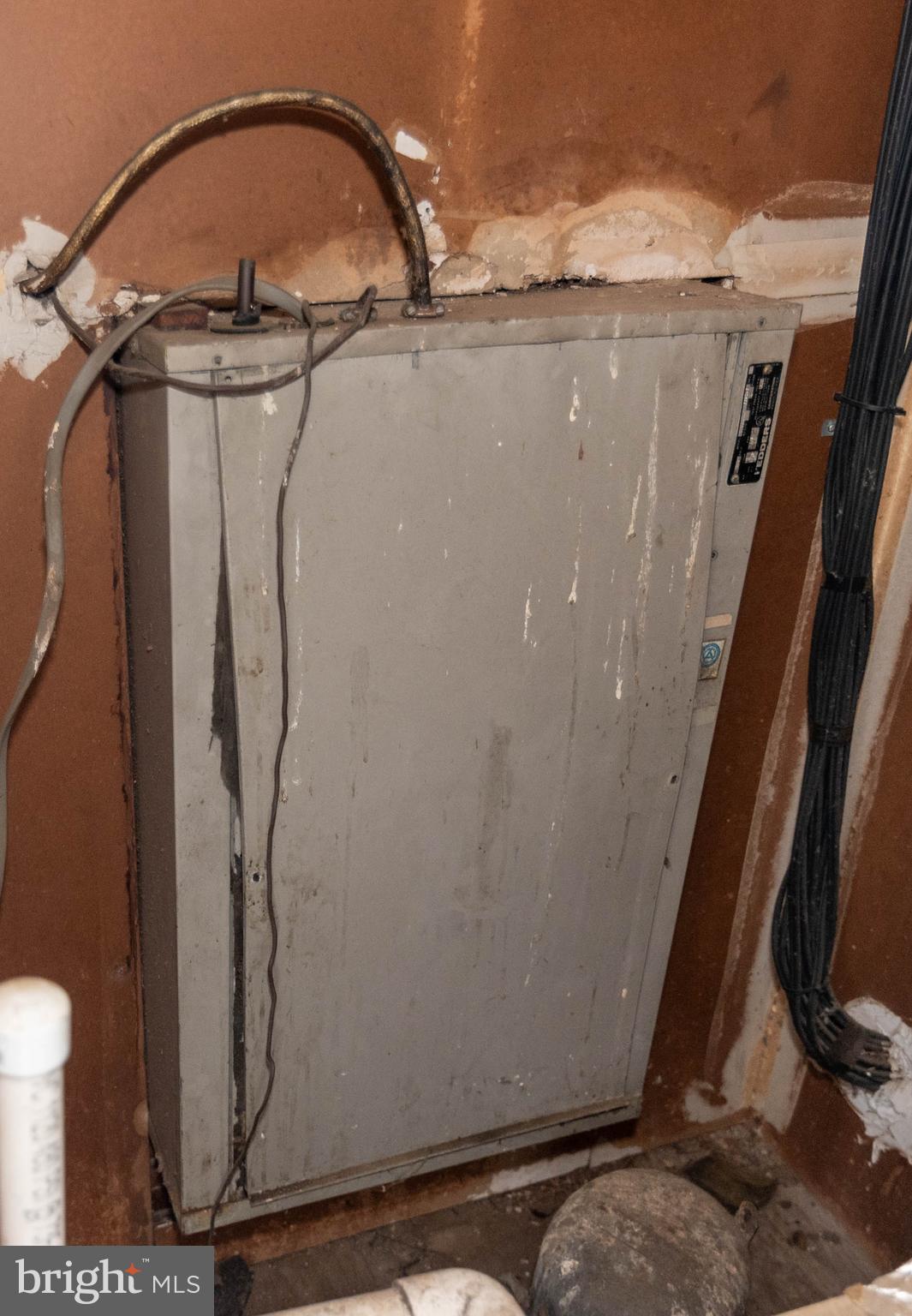 HUNTCREST CONDOMINIUM - Residential