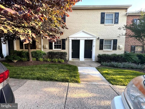 Townhouse For Rent - 11109 Littlebrook Lane<br/> Fairfax City County, FAIRFAX, VA 22030
