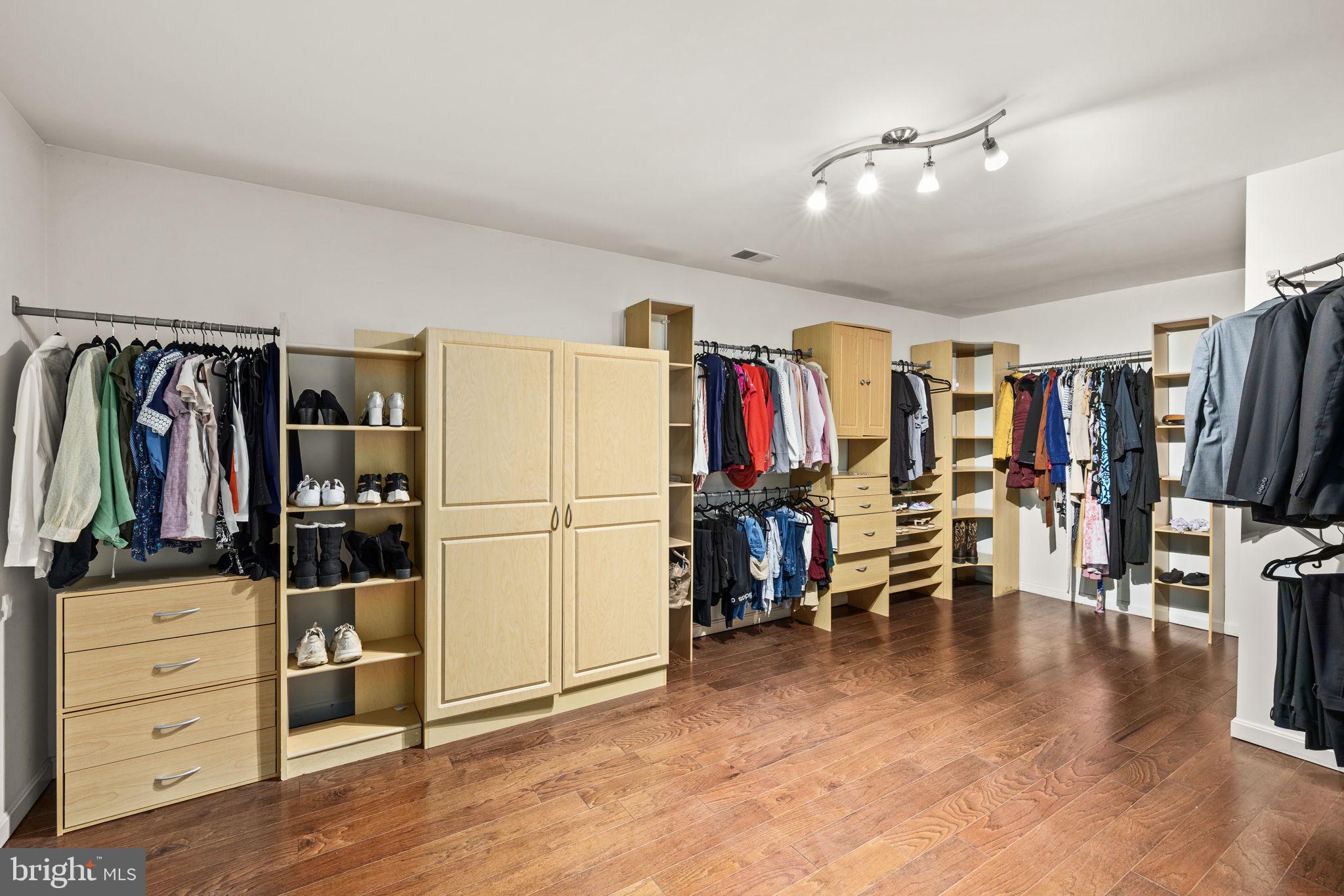 CAMELOT-BROOK HAVEN - Residential