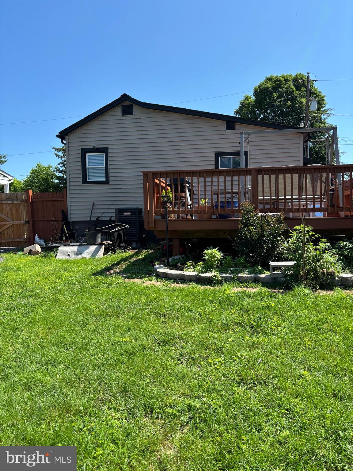 238 LANDON LANE