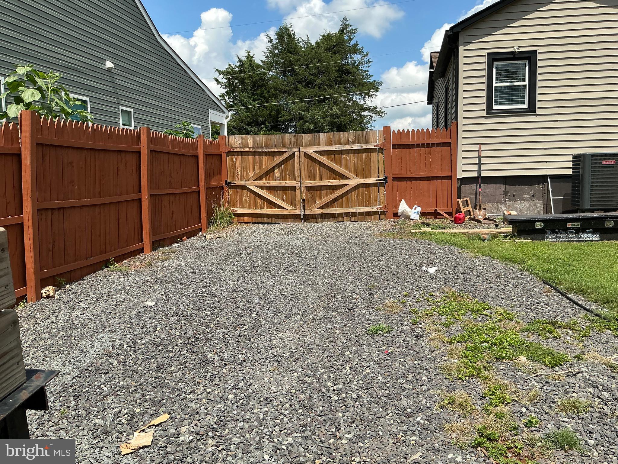238 LANDON LANE