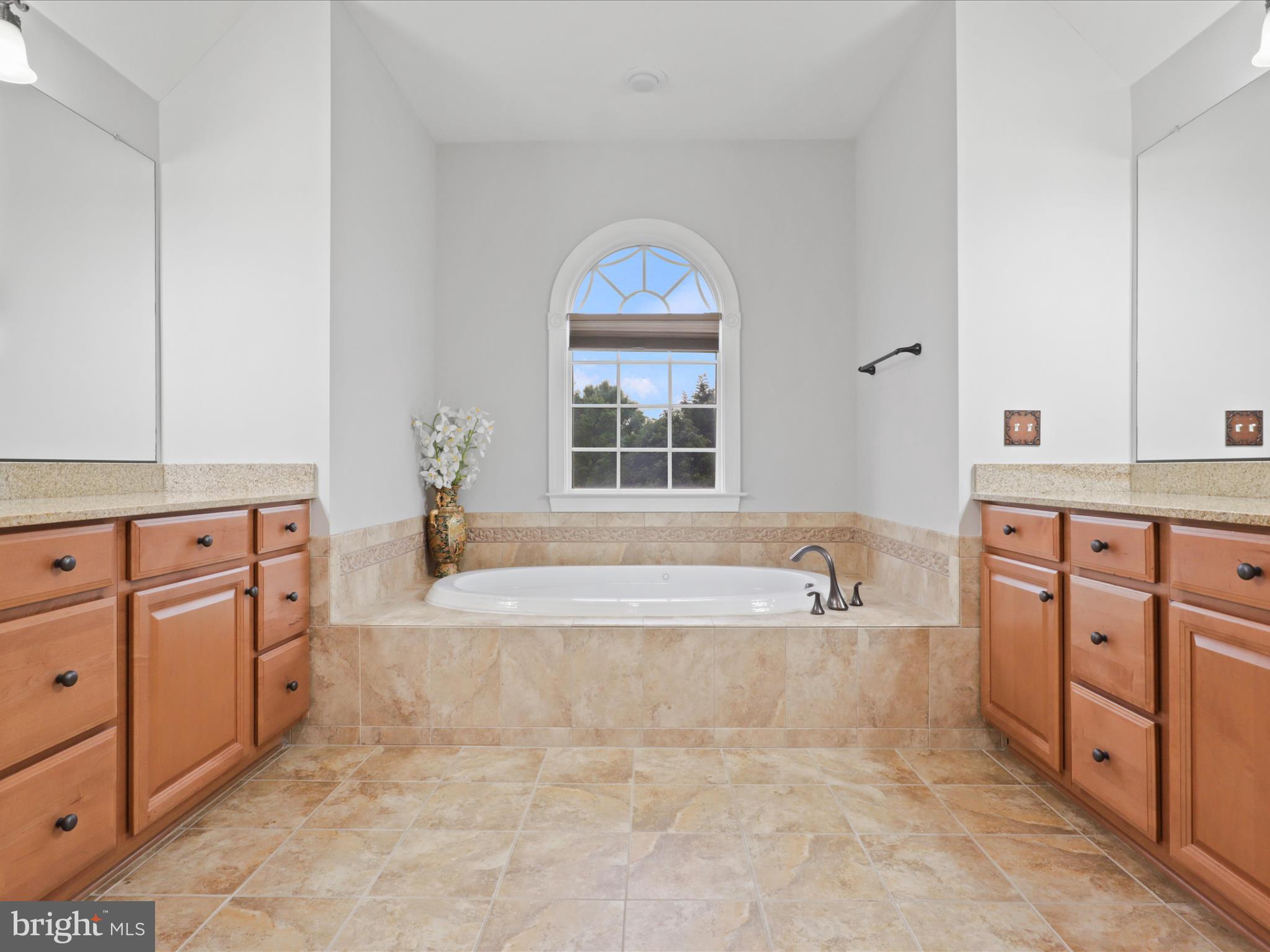 KENSINGTON MANOR - Residential