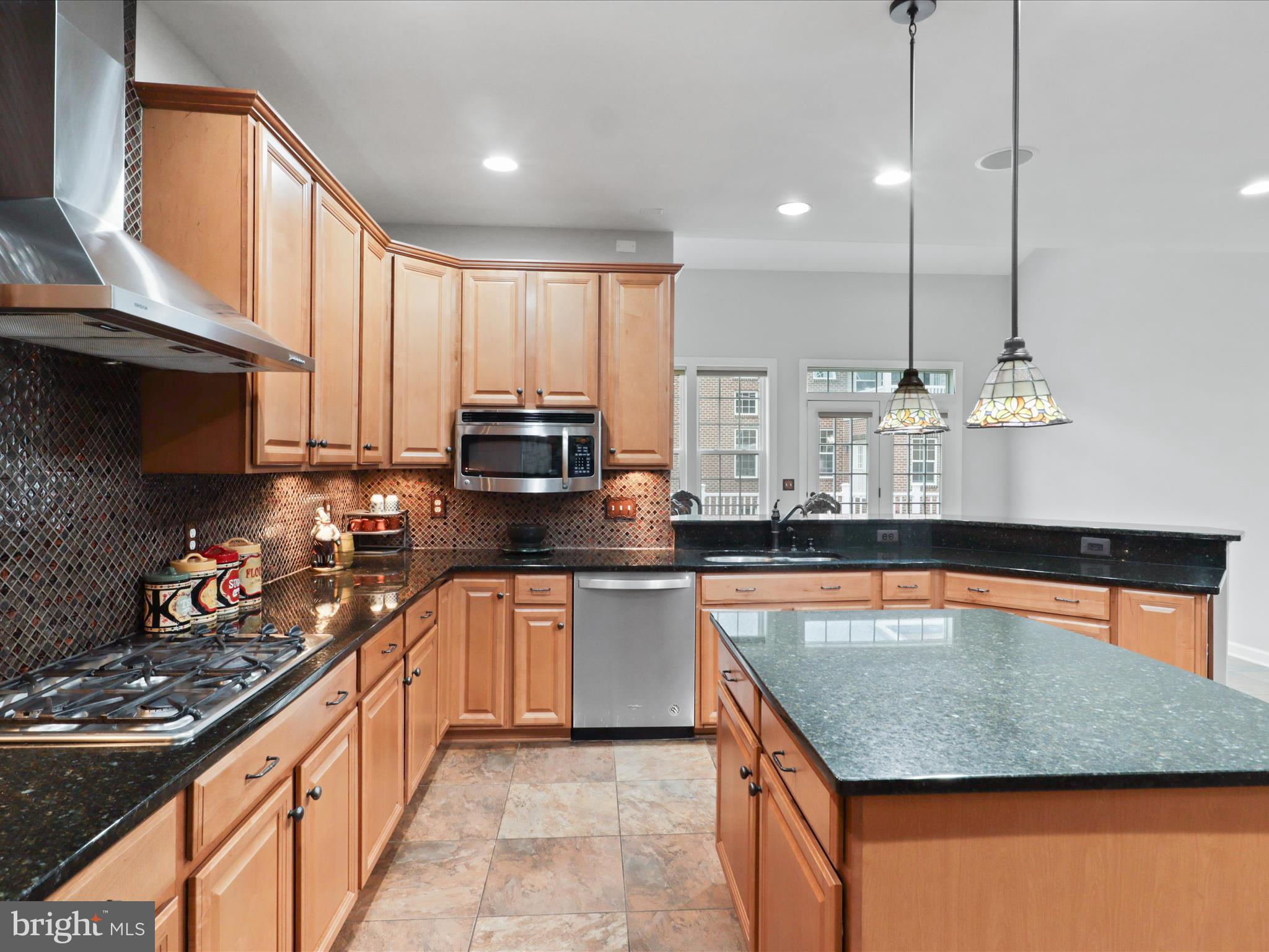 KENSINGTON MANOR - Residential