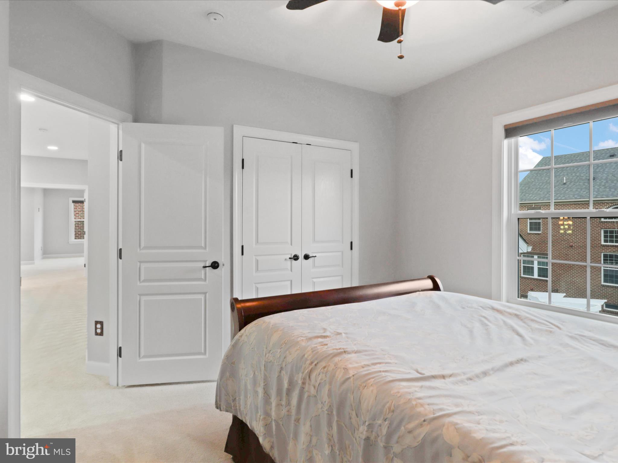 KENSINGTON MANOR - Residential