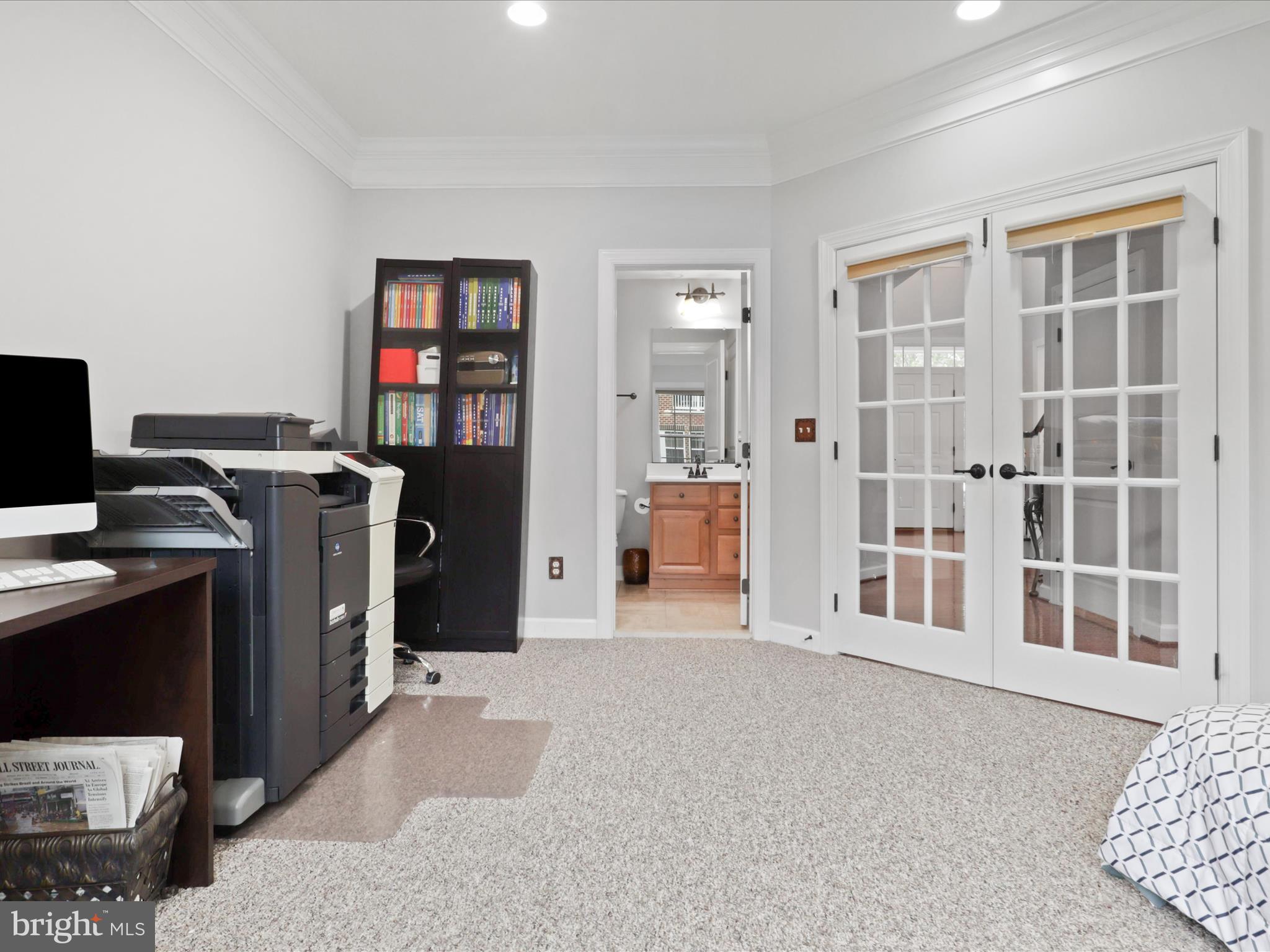 KENSINGTON MANOR - Residential