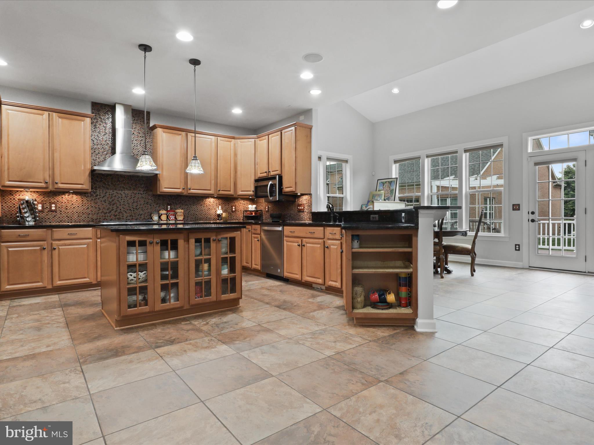 KENSINGTON MANOR - Residential