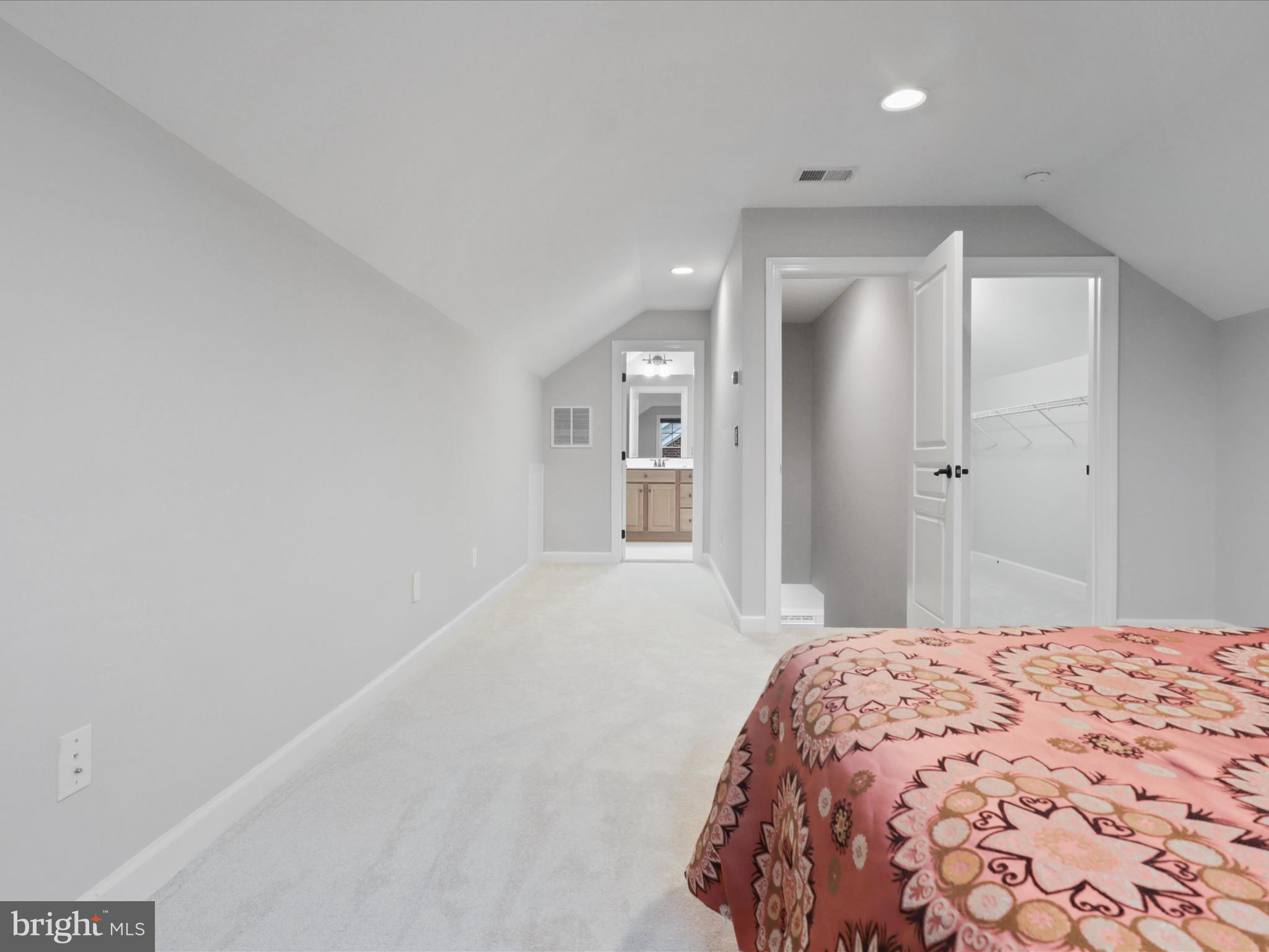 KENSINGTON MANOR - Residential