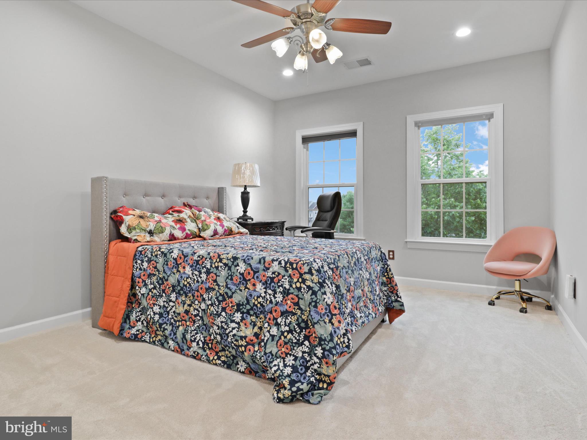 KENSINGTON MANOR - Residential