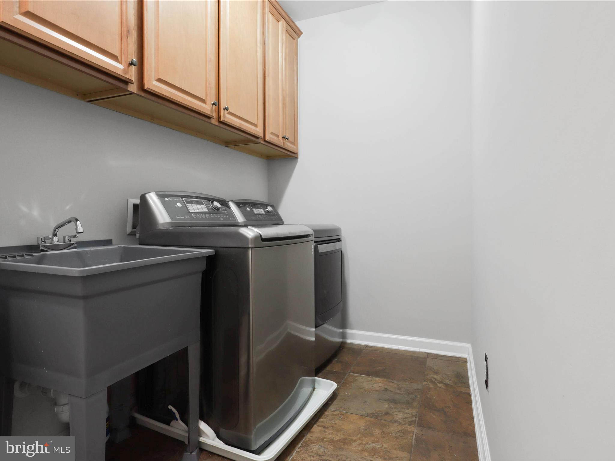 KENSINGTON MANOR - Residential