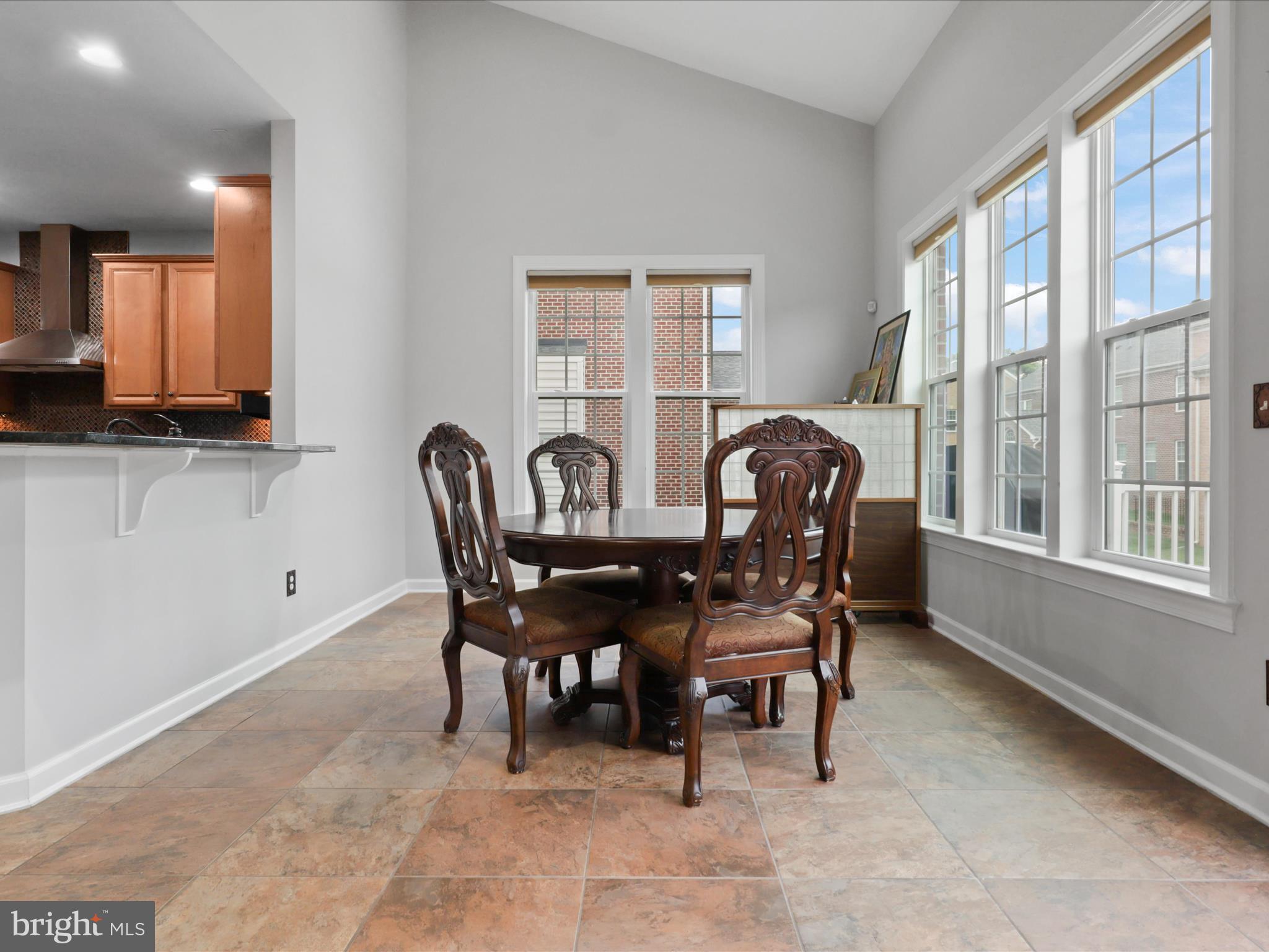 KENSINGTON MANOR - Residential