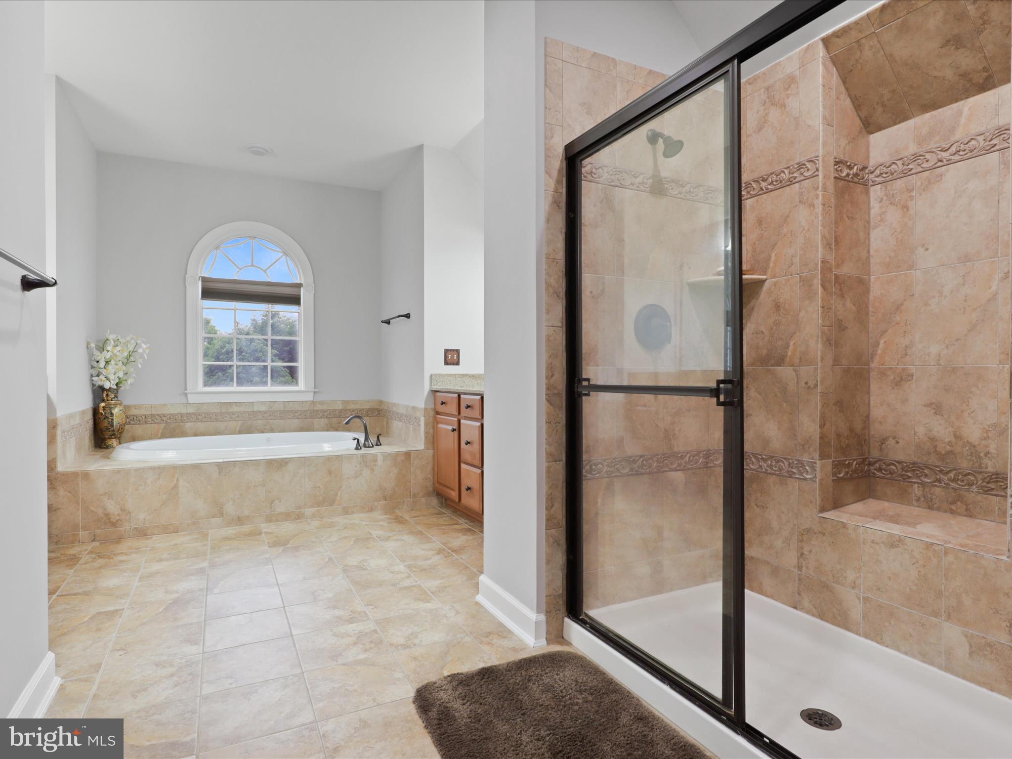 KENSINGTON MANOR - Residential