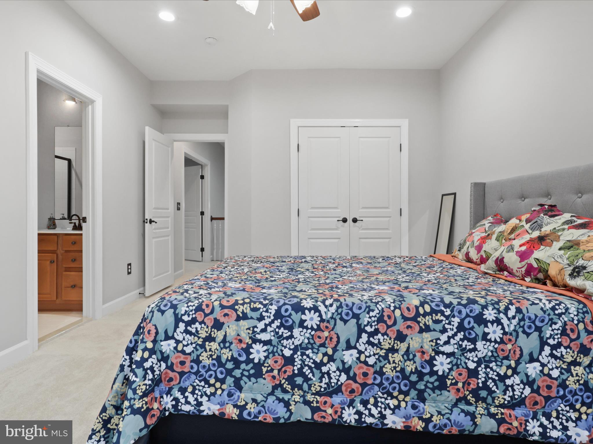 KENSINGTON MANOR - Residential