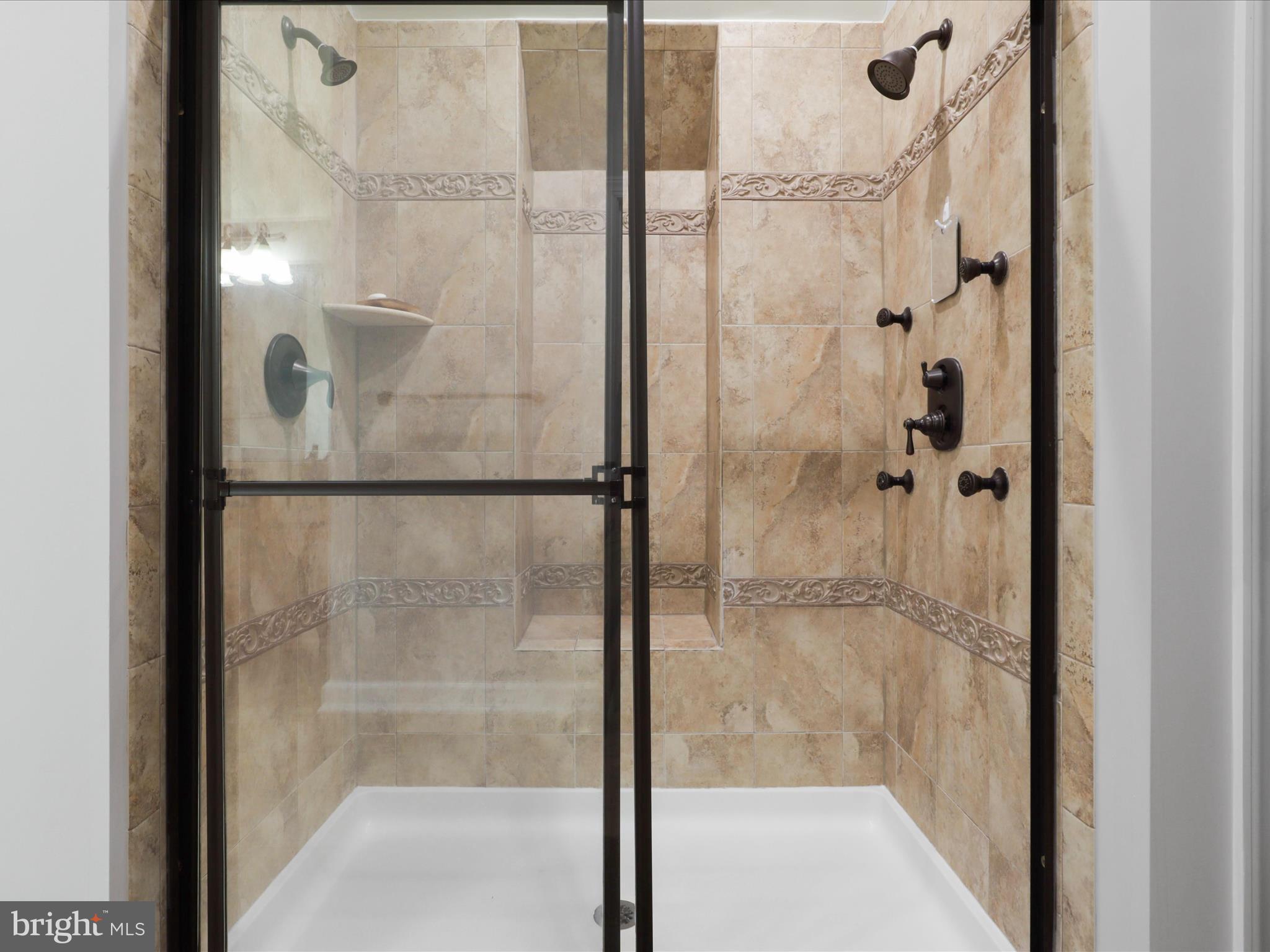 KENSINGTON MANOR - Residential